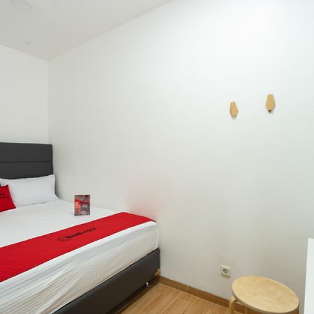 Reddoorz Plus @ Danau Sunter Utara Джакарта Екстериор снимка