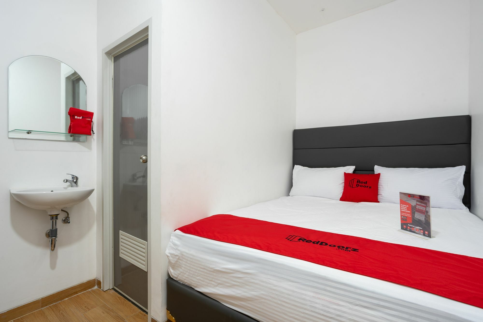 Reddoorz Plus @ Danau Sunter Utara Джакарта Екстериор снимка