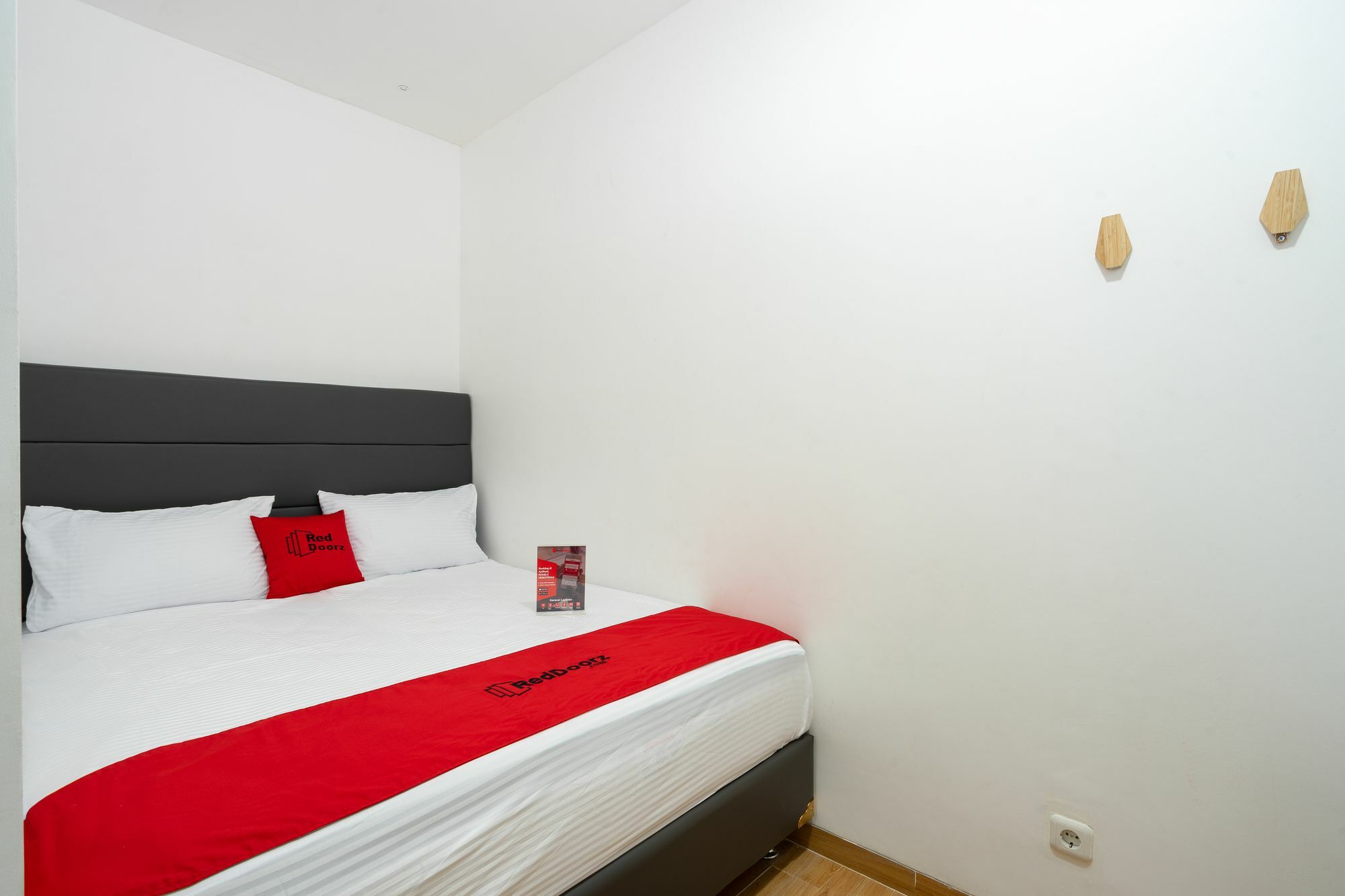 Reddoorz Plus @ Danau Sunter Utara Джакарта Екстериор снимка