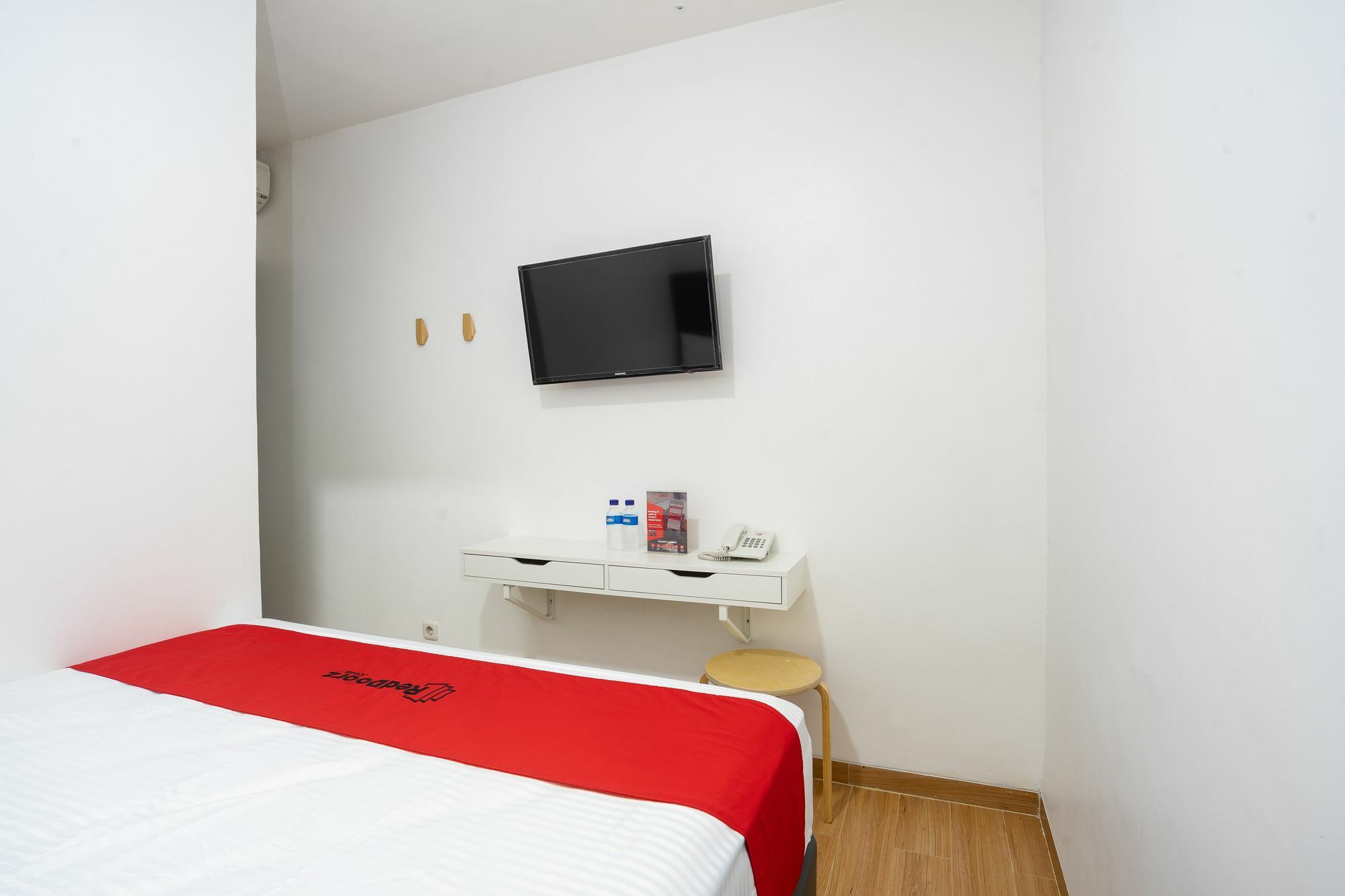 Reddoorz Plus @ Danau Sunter Utara Джакарта Екстериор снимка
